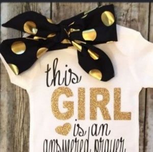 Super cute! Newborn outfit set.